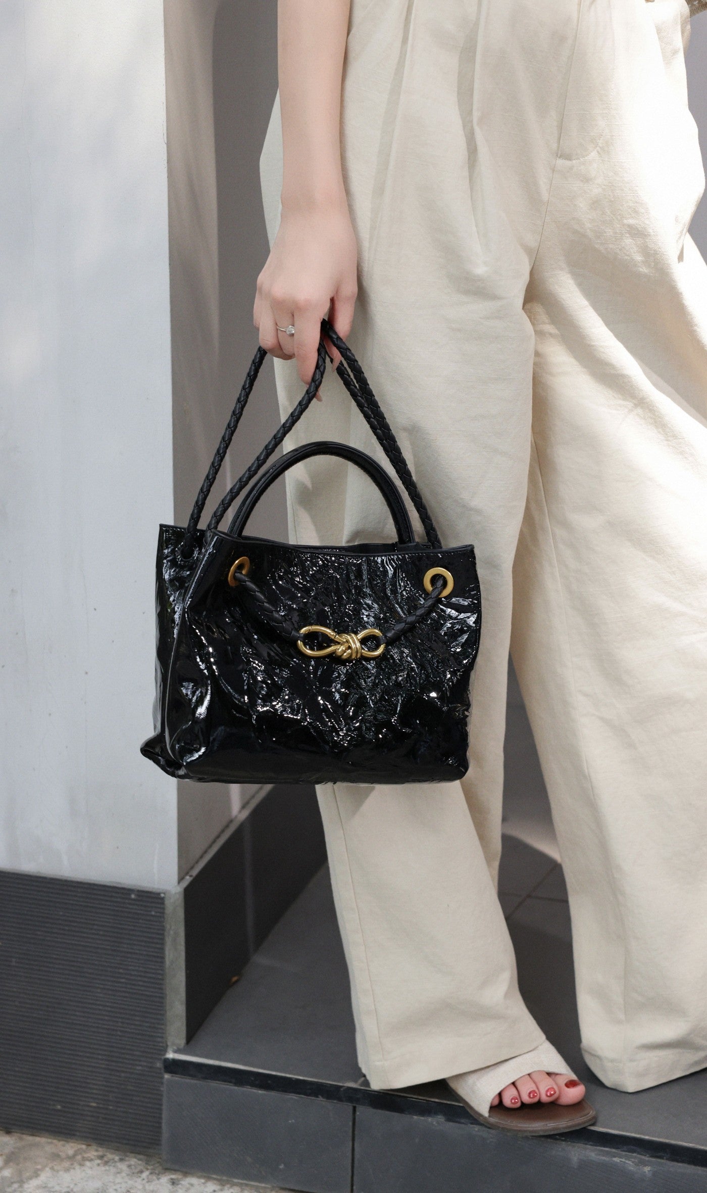Andi - Distressed Leather