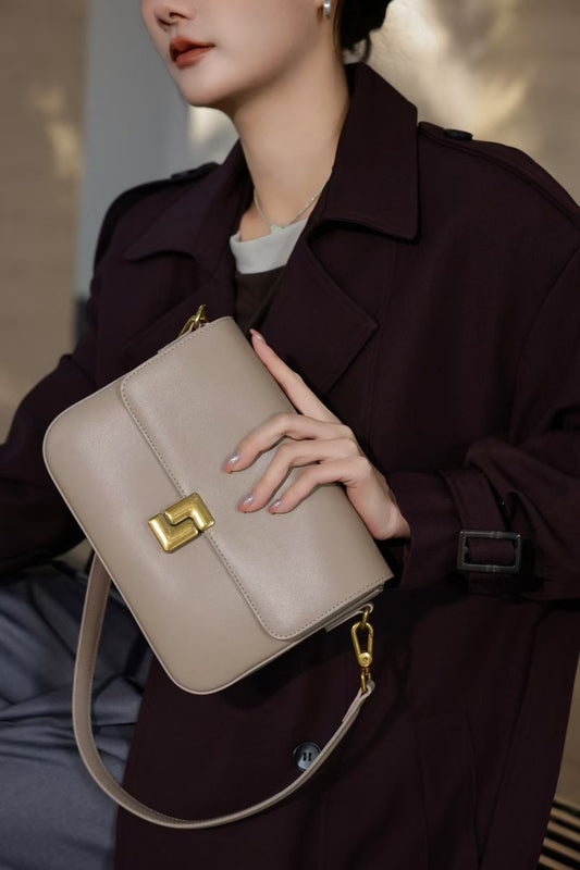 Elle Flap